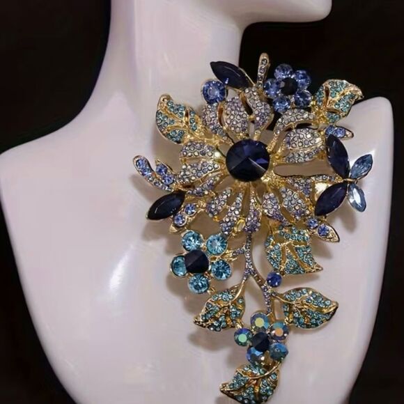 ๐โElegant Gold and Blue Floral Large Brooch ๐ - Picture 5 of 7